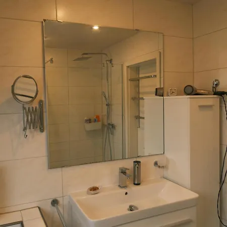 Private With Own Bathroom Homestay Hannover